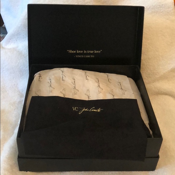 Vince Camuto crimson/coral 7m - Picture 2 of 6